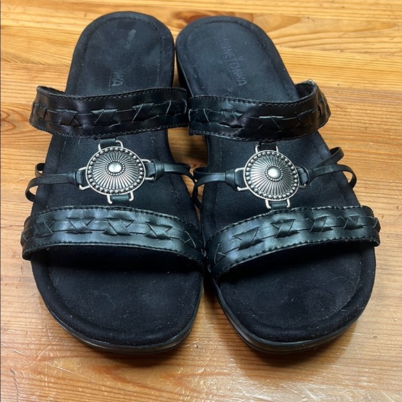 Minnetonka Black Leather Sandals 9 - Picture 1 of 12